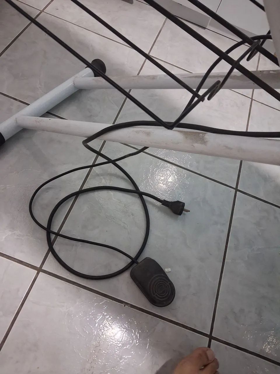 Tabua de passar elétrica com aquecedor e sucção  - Foto 2