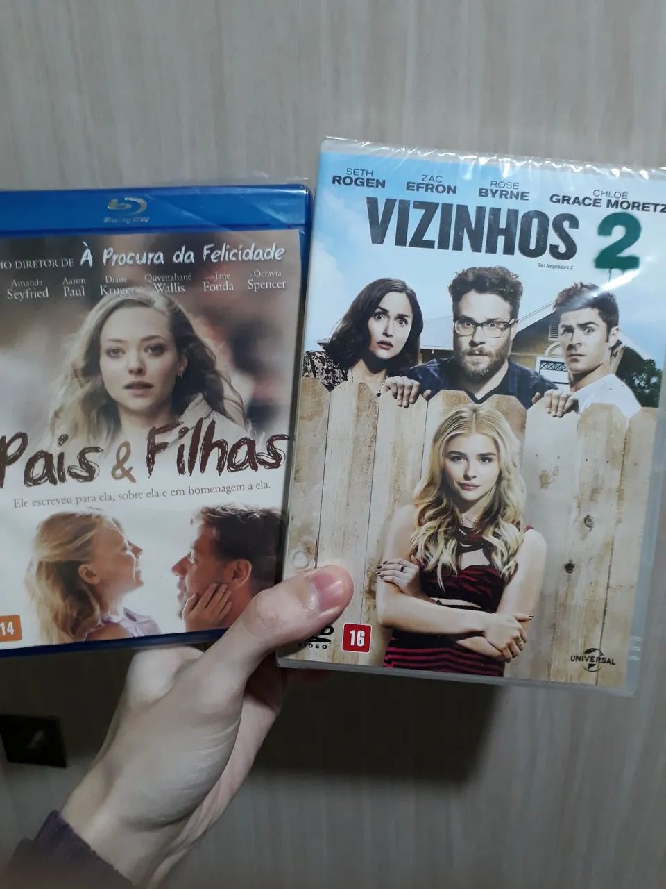 Blu-ray Pais e Filhas + Dvd Vizinhos 2 - Foto 5