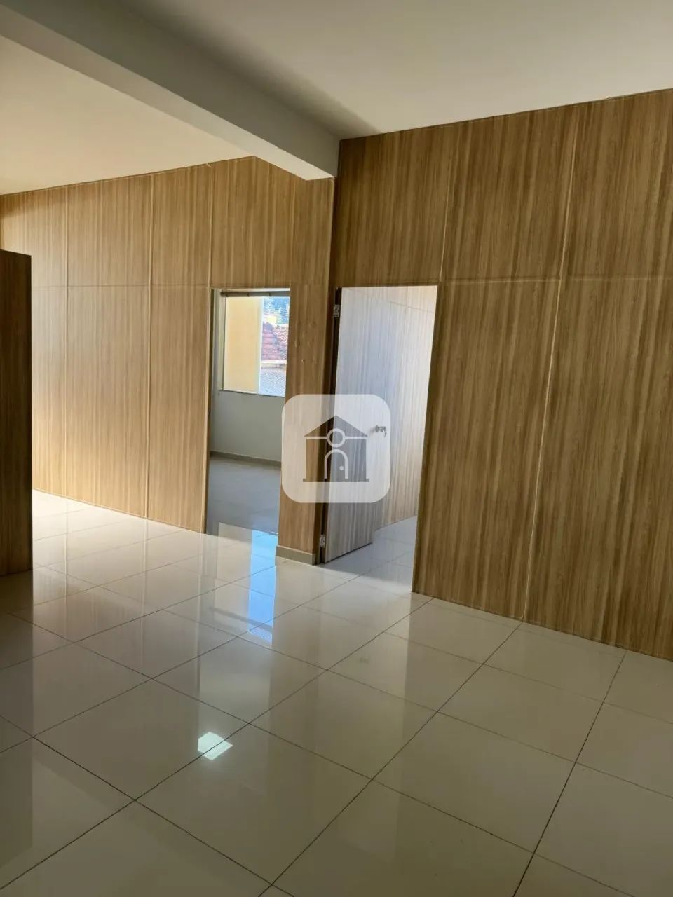 Sala comercial para venda e locação no bairro Centro