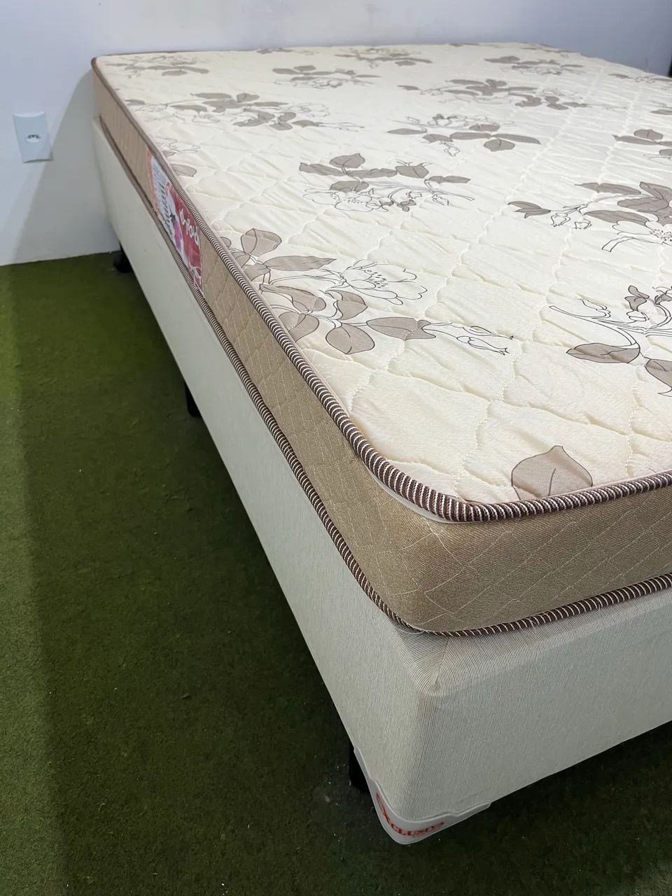 Split double bed frame with mattress65576112801923124