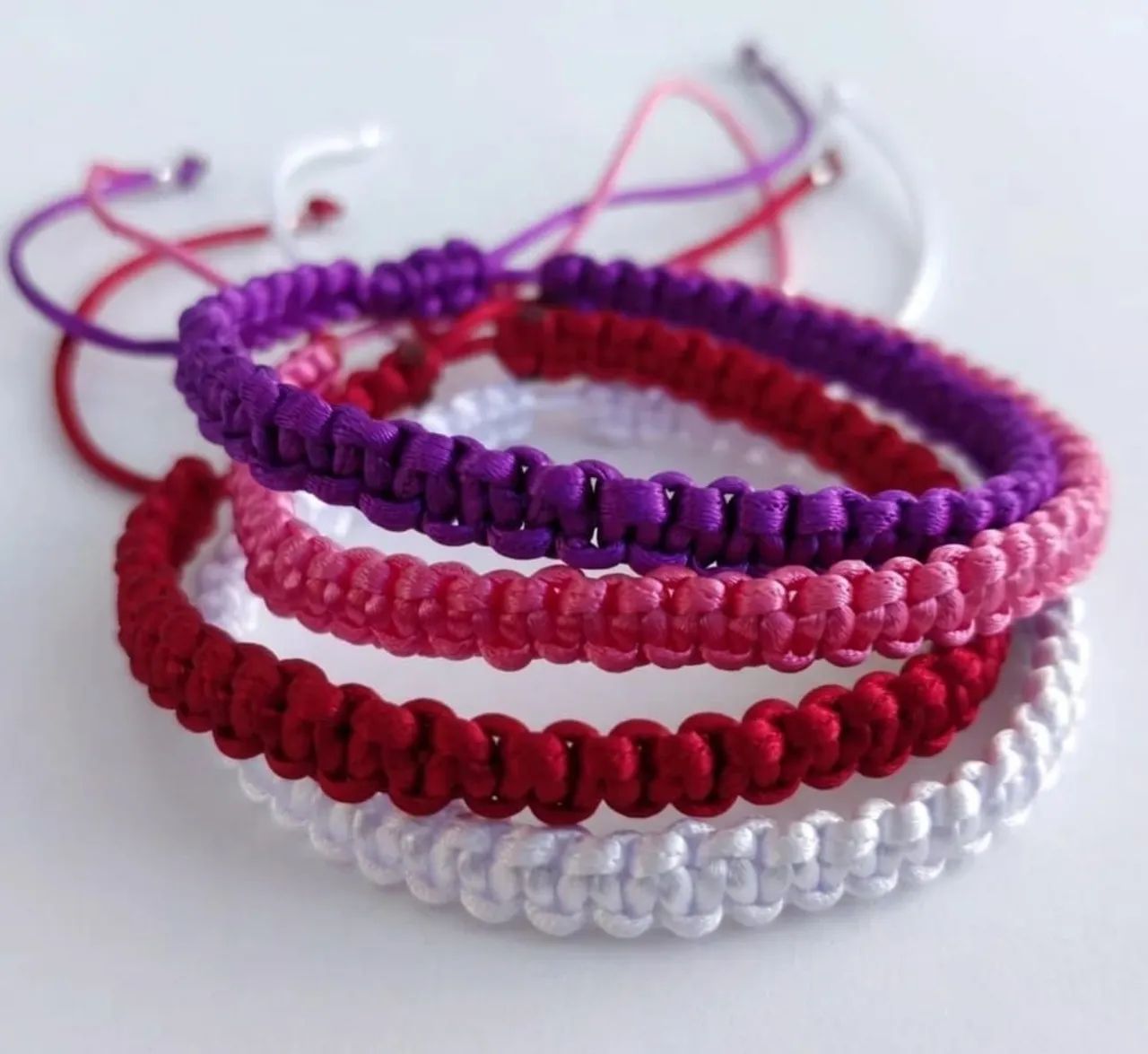 Pulseira Artesanal com letra inicial  - Foto 3