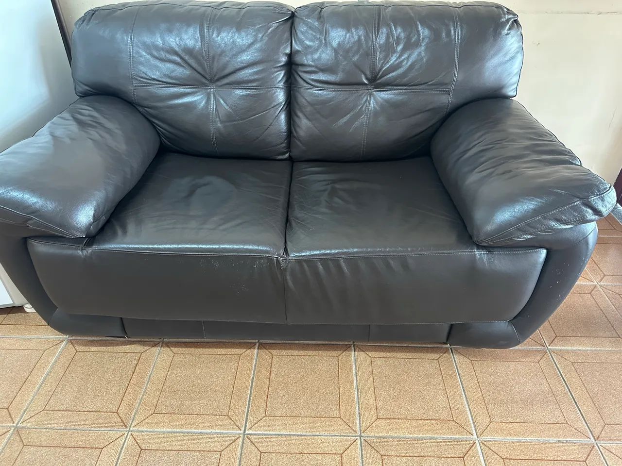 Vendo sofá de couro - Foto 5