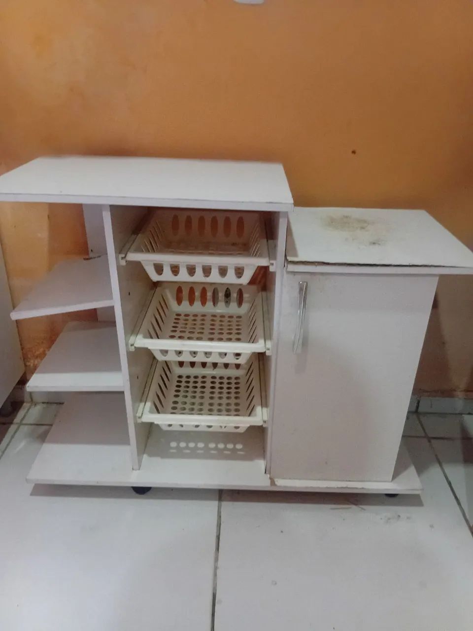 Fruteira com algumas avarias