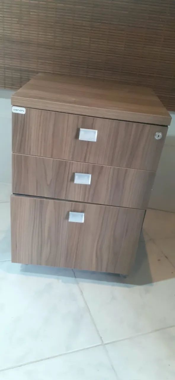 Gaveteiro com 3 gavetas e rodízios ? R$ 250
