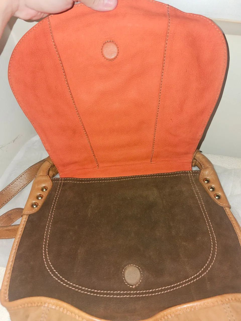 Bolsa Arezzo couro marrom e laranja  - Foto 4