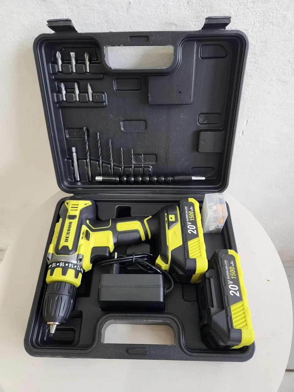 Parafusadeira Desoon 20V