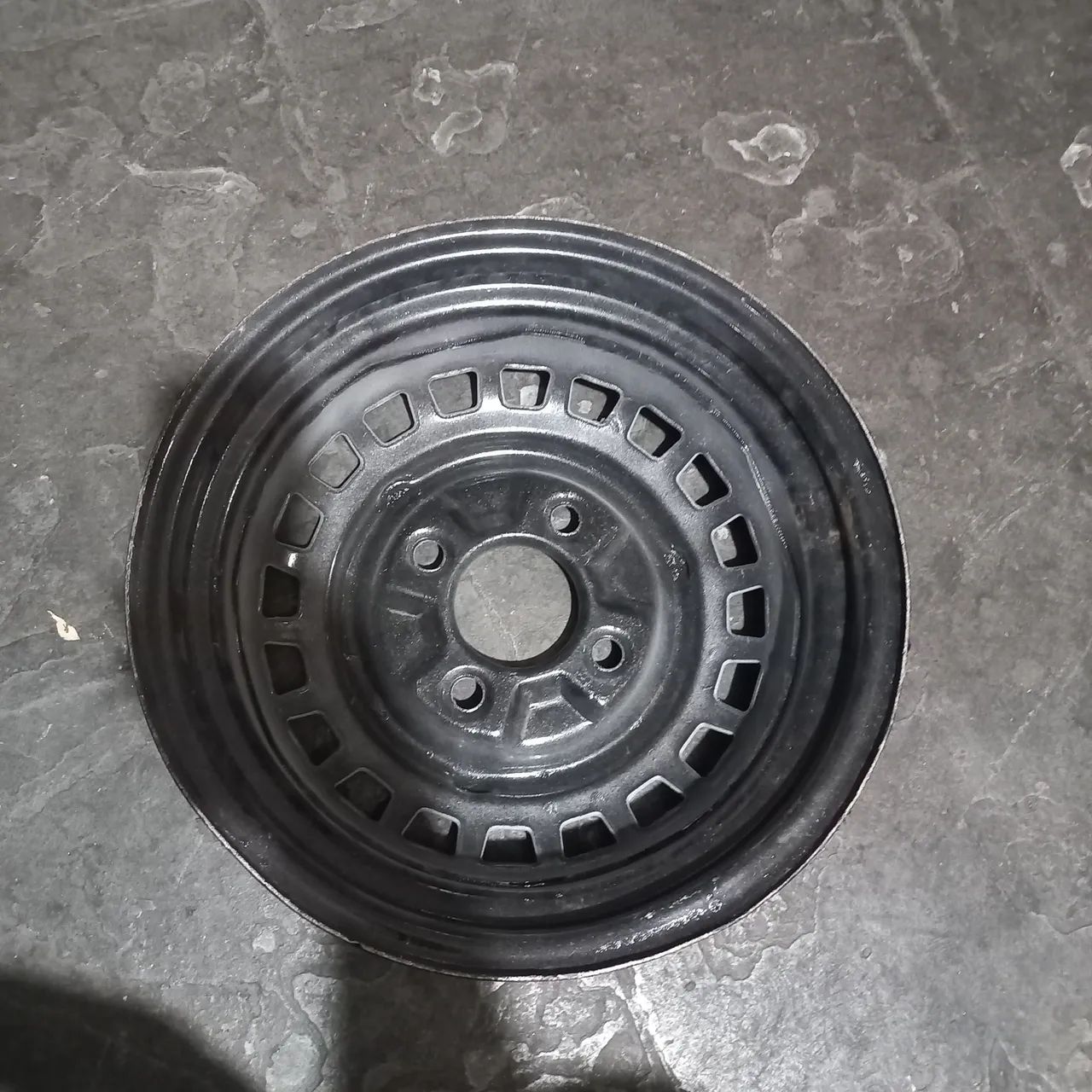 roda fusca vw aro 15 4 furos usada - Foto 3