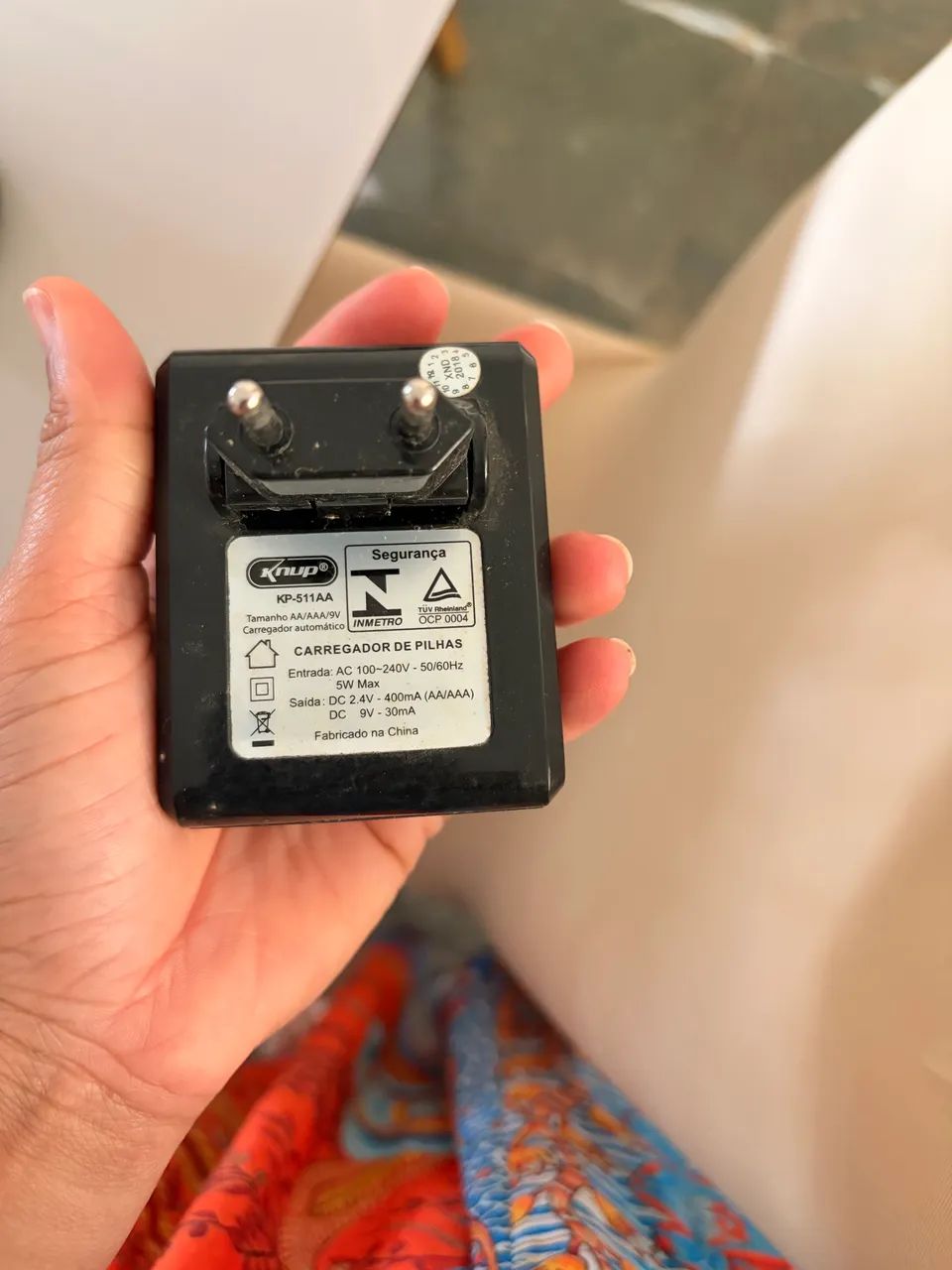Carregador de Pilhas Knup AA/AAA/9V Bivolt