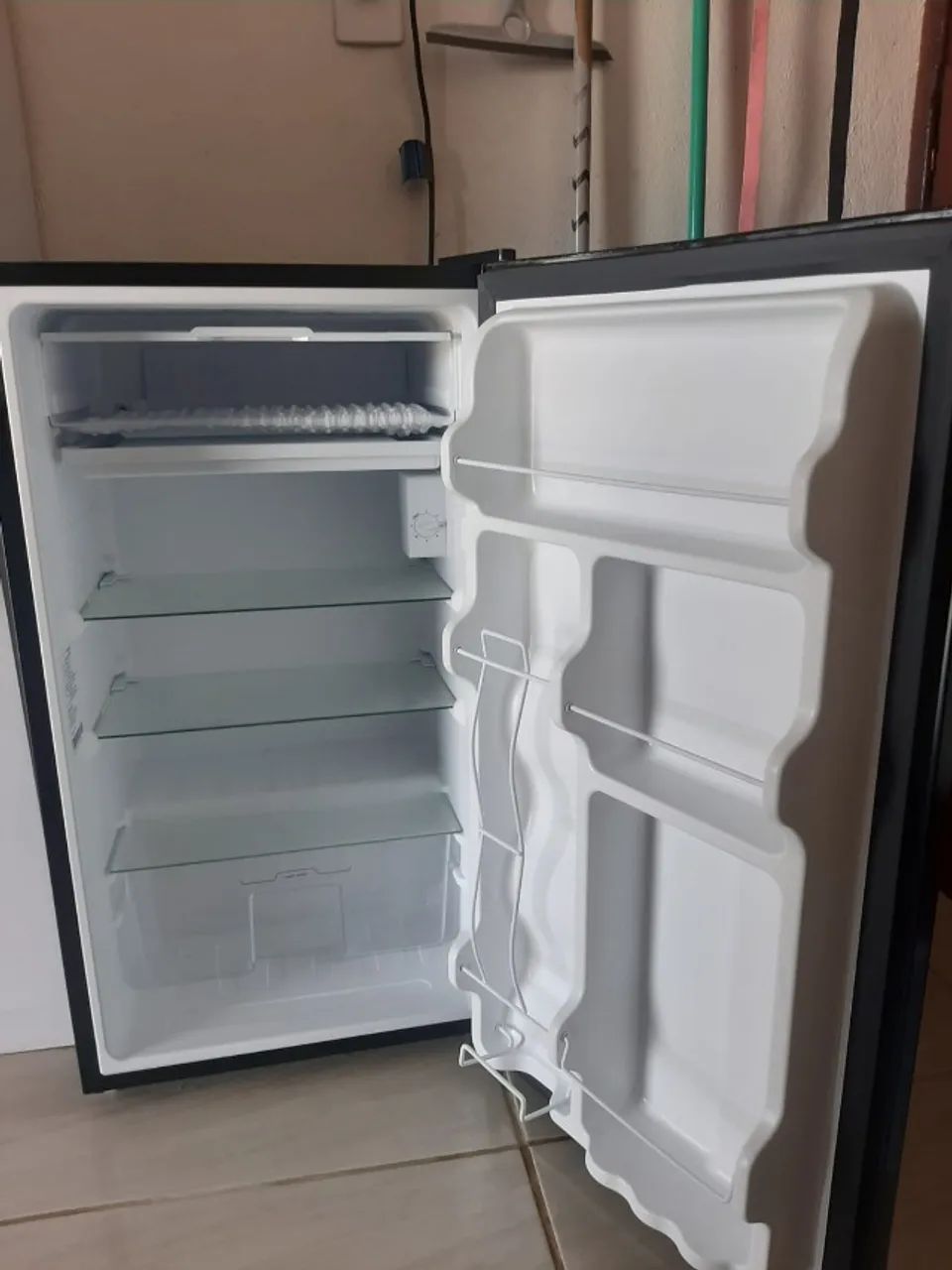 Frigobar Midea 93L Black Edition  - Foto 2