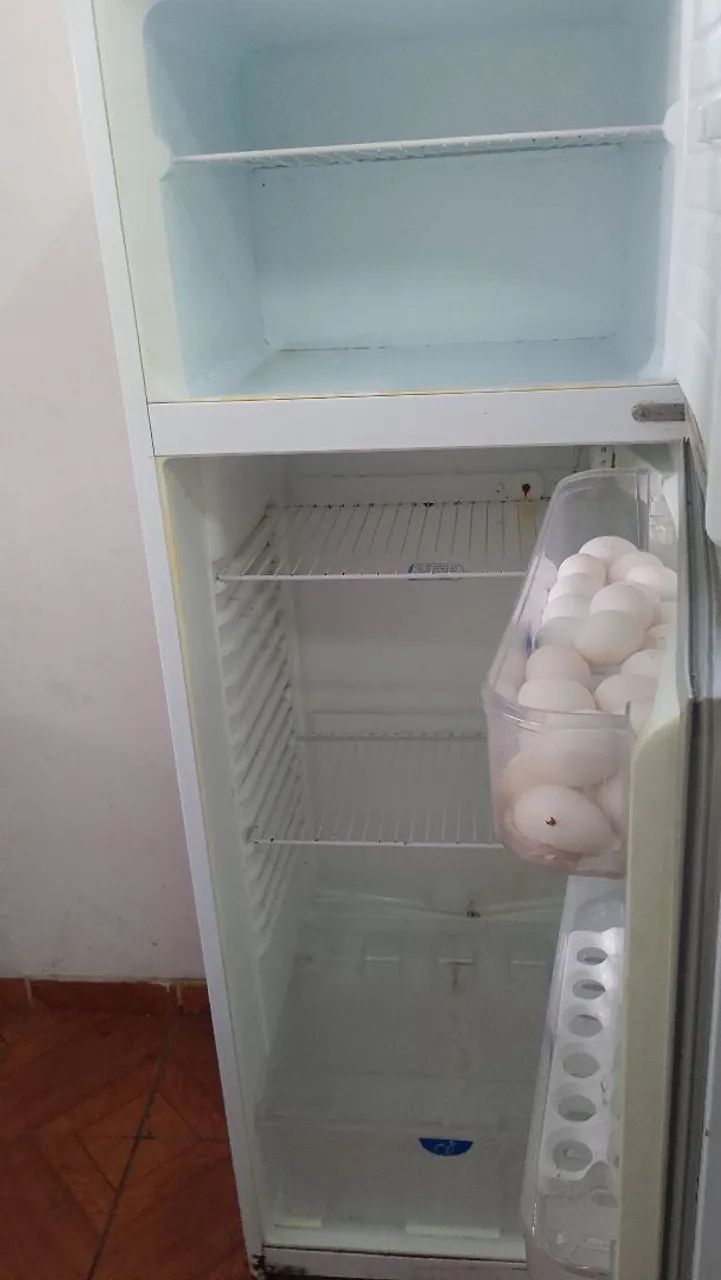 Vende-se uma geladeira Dako - Foto 3
