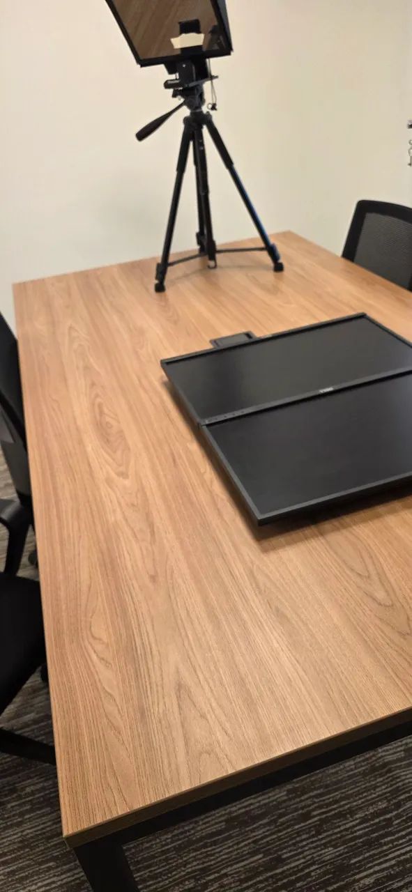 Mesa de reunião praticamente nova  - Foto 2