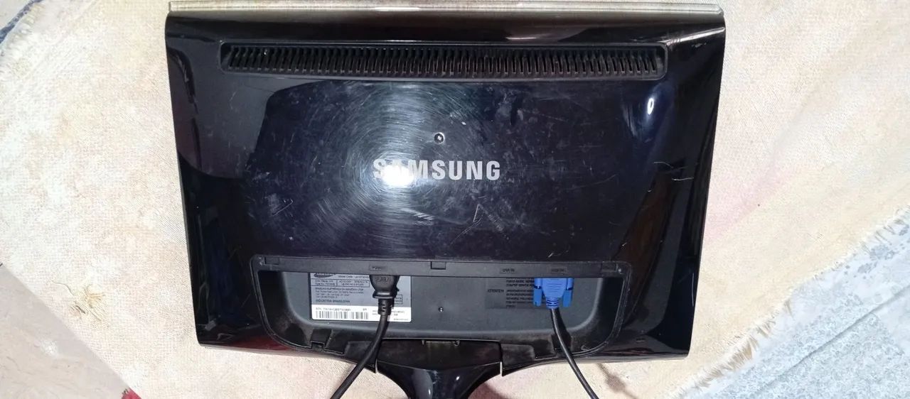 Monitor Samsung 19 polegadas DVI VGA detalhe na tela  - Foto 5