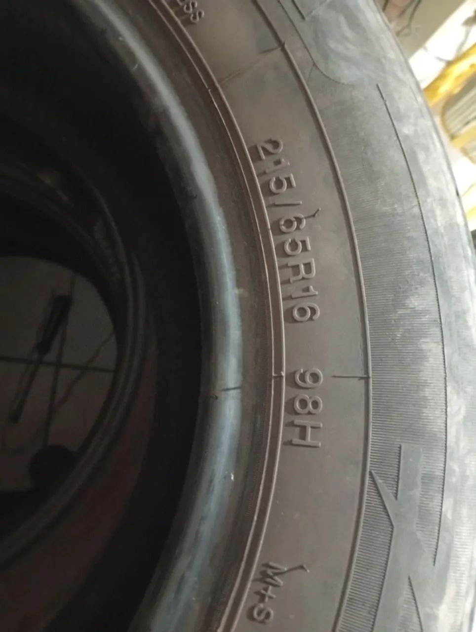 Pneu carro aro 16