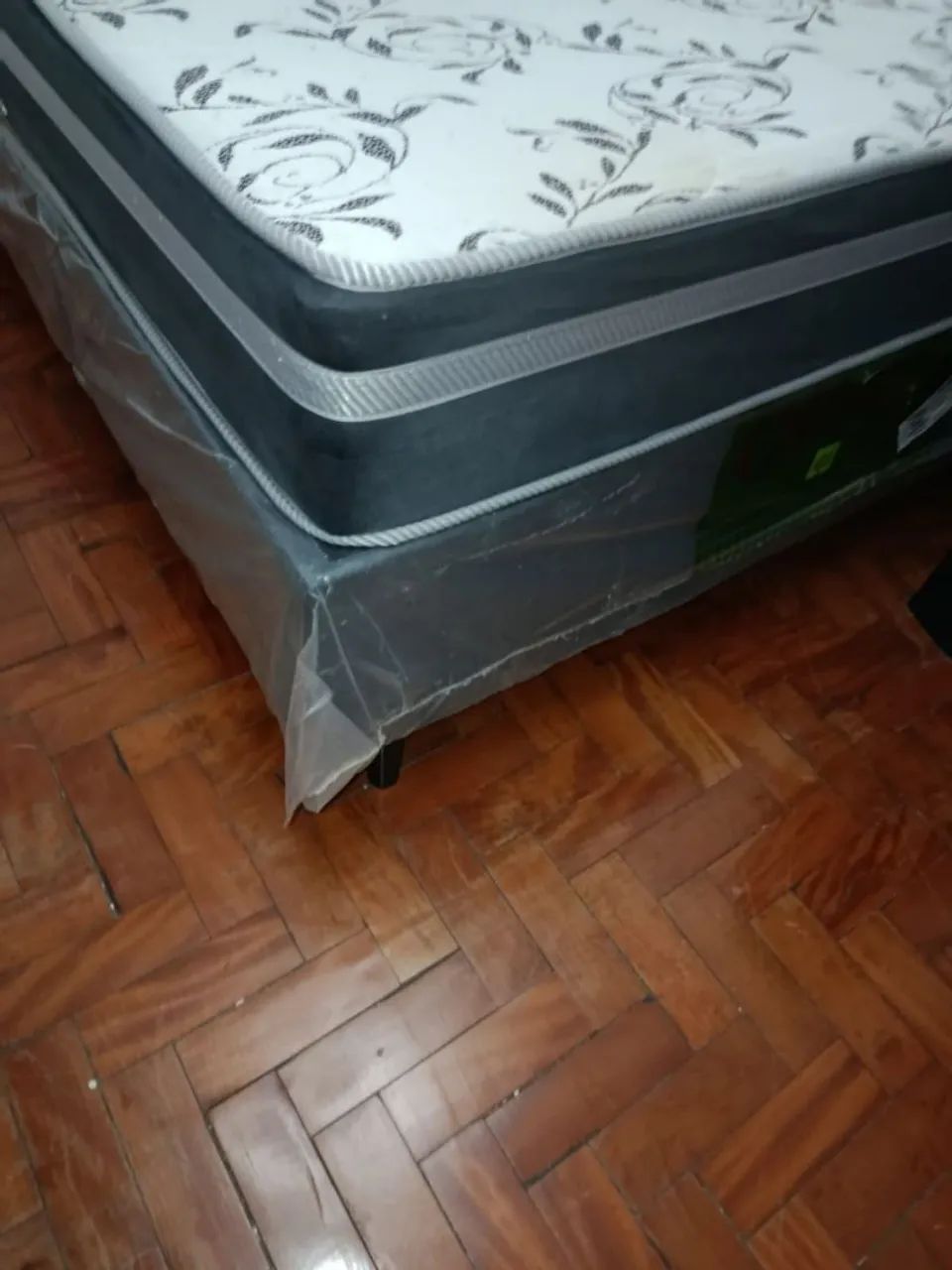 Double bed frame65576113809537121