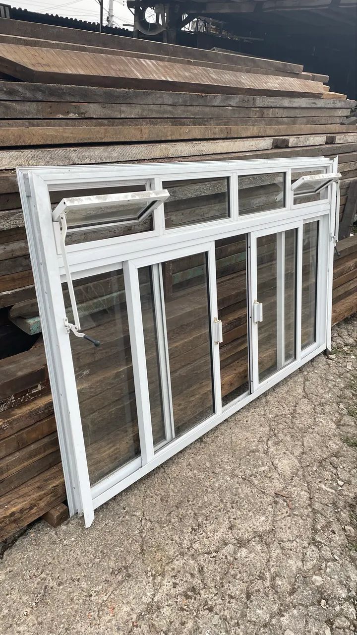 Reinforced White Aluminum Window with 4 Panels