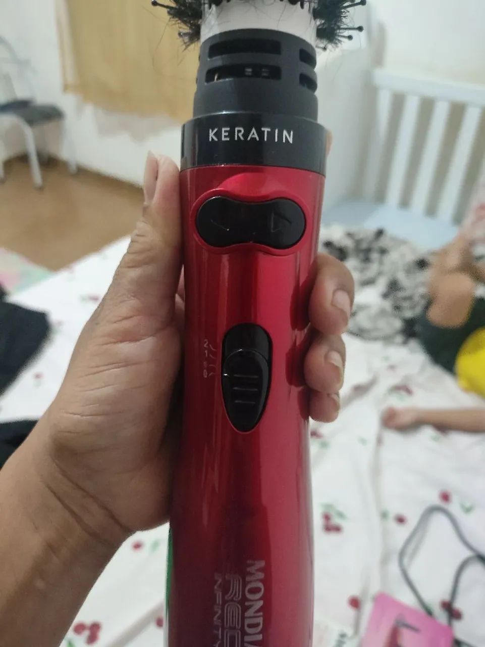 Vende -se Escova giratória e chapinha 