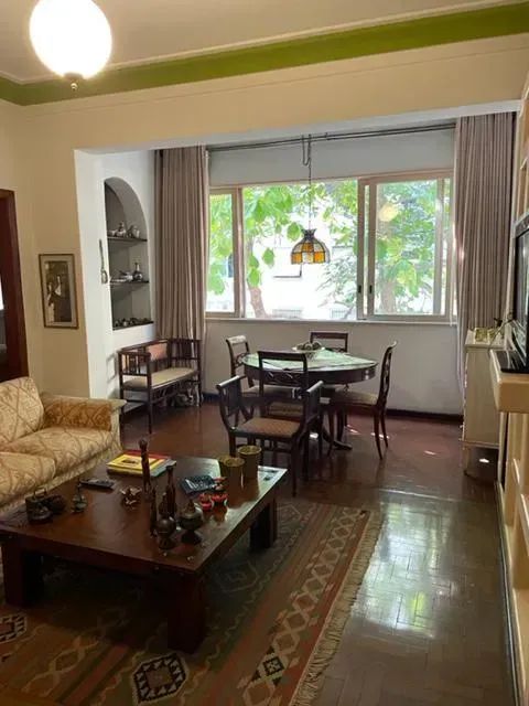 Copacabana - Posto Seis, amplo apartamento com salão, 3 quartos e vaga