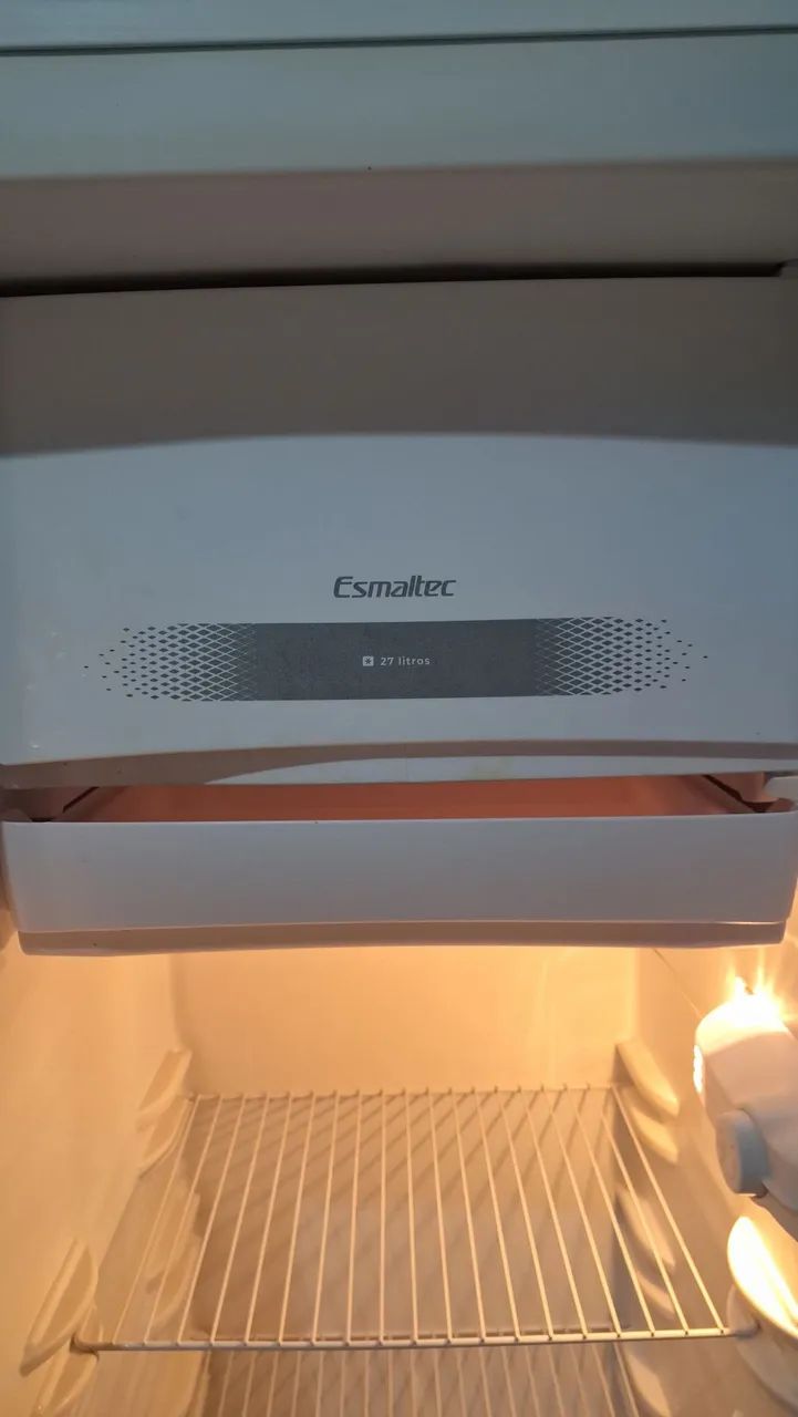 Geladeira Esmaltec 218L com Compressor Inverter  - Foto 3