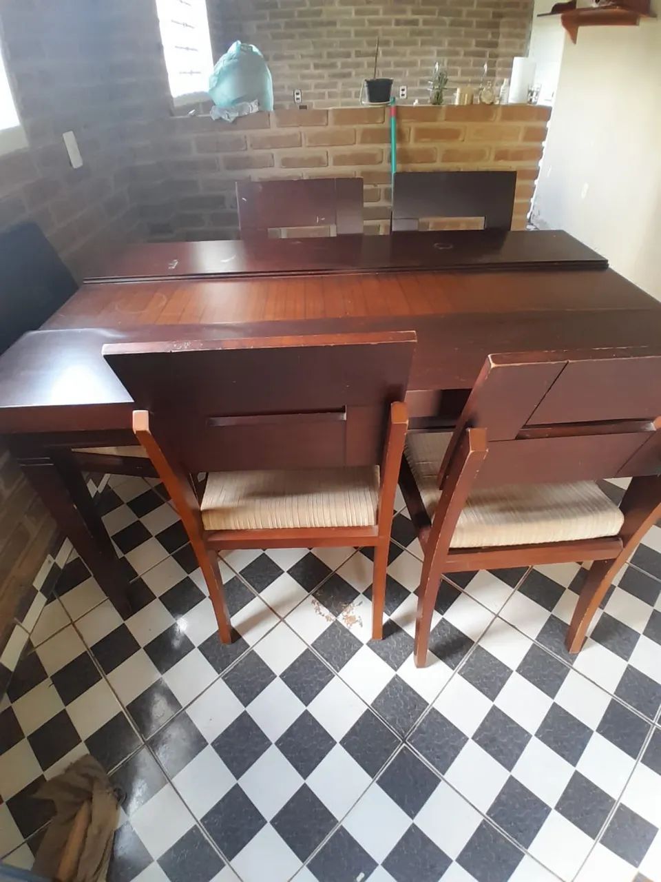 Mesa de Jantar de Madeira com 6 Cadeiras - Linda e Resistente - Foto 2