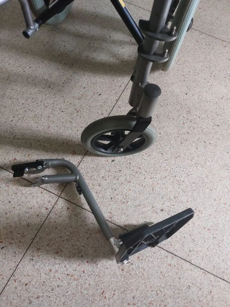 Cadeira de Rodas - Foto 5