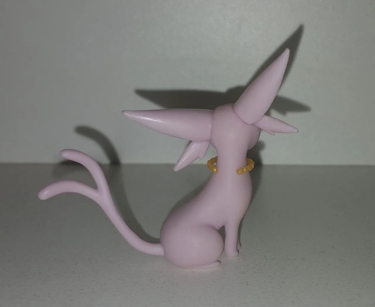 BONECO ACTION FIGURE MINIATURA POKEMON ORIGINAL SCALE WORLD ESPEON COM COLAR MONSTER HIGH - Foto 2