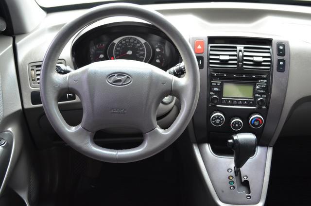 Hyundai Tucson 2.0 gl gasolina automática * completa * pneus novos - Foto 13