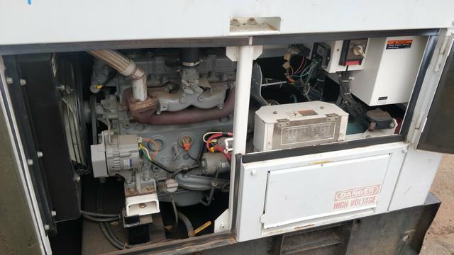 Grupo Gerador Carenado e Silenciado 25KVA - Foto 2