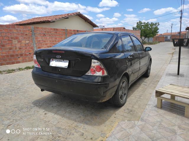 Ford Focus sedan 1.6 - Foto 2