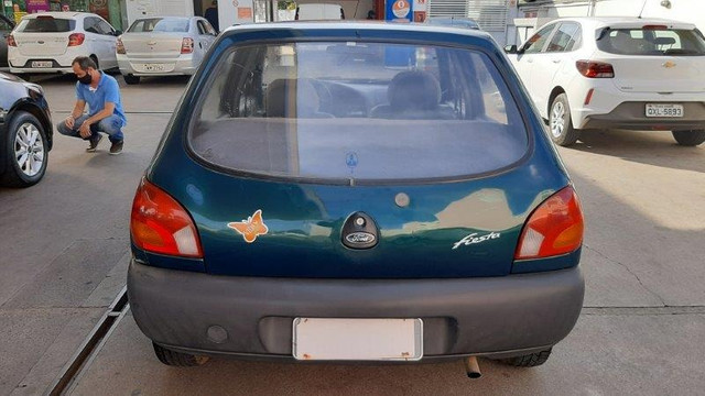 Ford Fiesta 1.0 1999 4 Portas c/ Direção Hidráulica - Foto 6