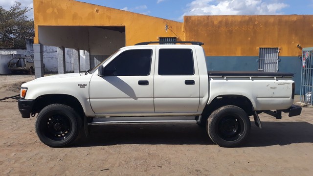 TOYOTA HILUX 2.8