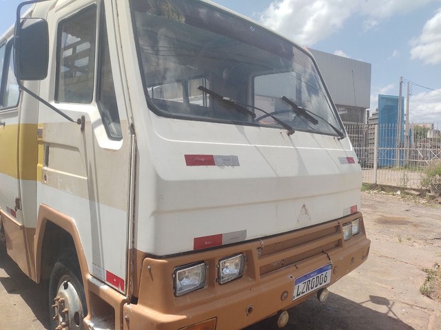 Microonibus Agrale 1600
