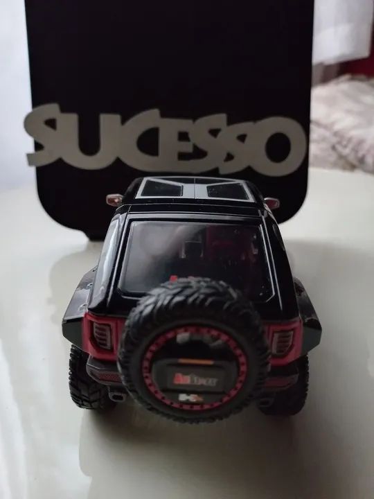 Carrinho de metal da maisto 1:24 Hummer HX - Foto 2