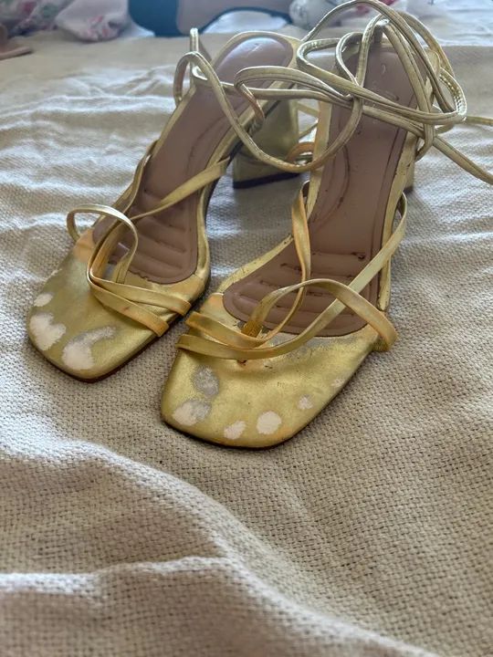 Sandálias Douradas de Salto Alto - Foto 5