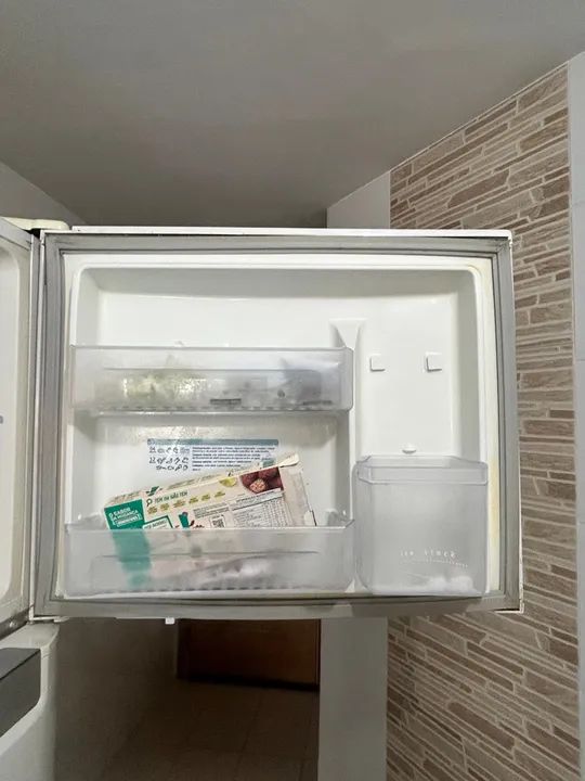 Geladeira Eletrolux Frost Free - Foto 3