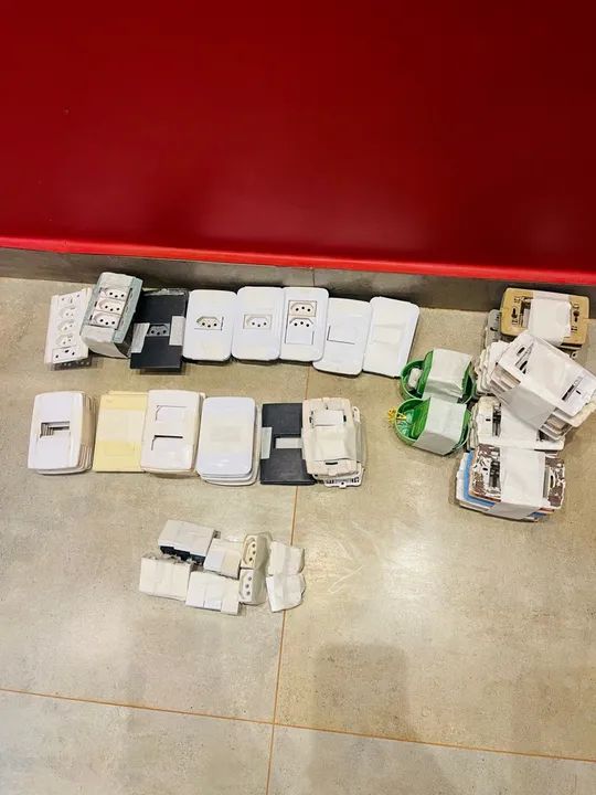 Vendo tomadas sobra de uma obra  - Foto 6