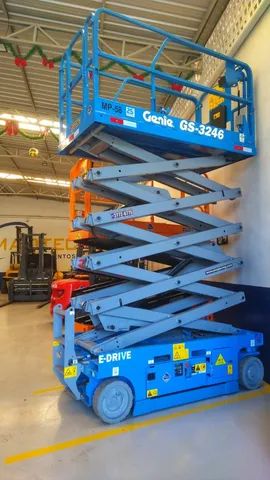 Locação de plataforma elevatória tesoura 10 metros