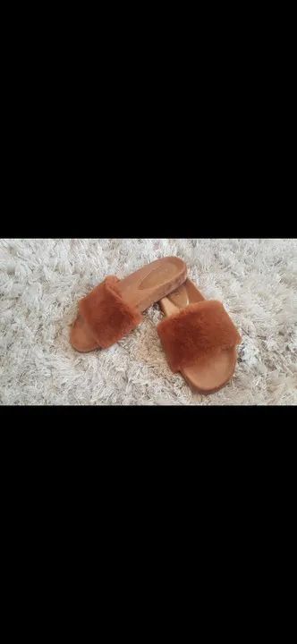 Chinelo de Pelos Arezzo 50% OFF - Foto 4