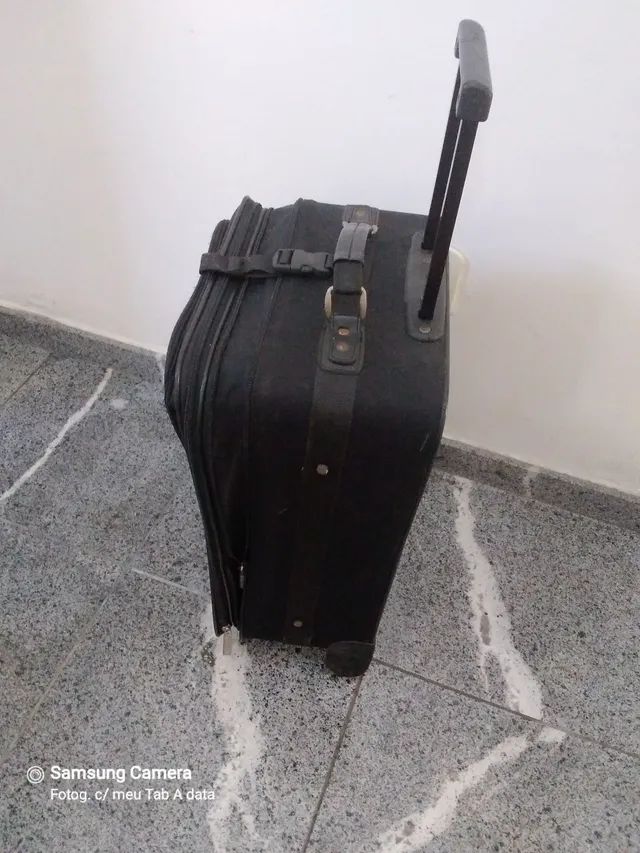 Mala com rodízios, descanso da forecast 