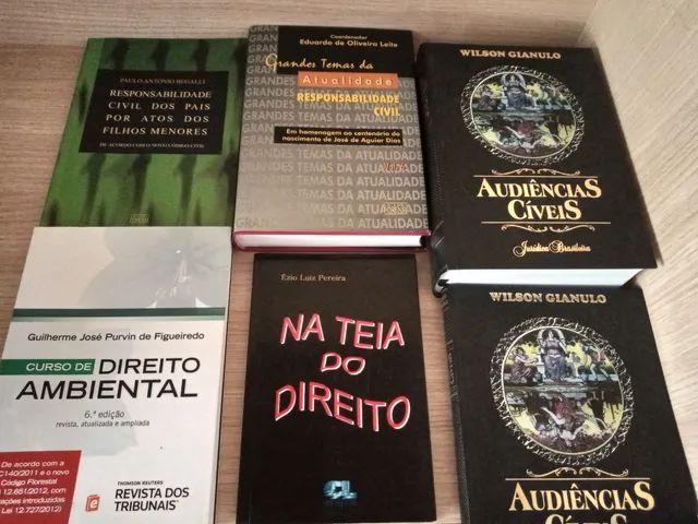 Diversos livros de Direito (ler descrição)