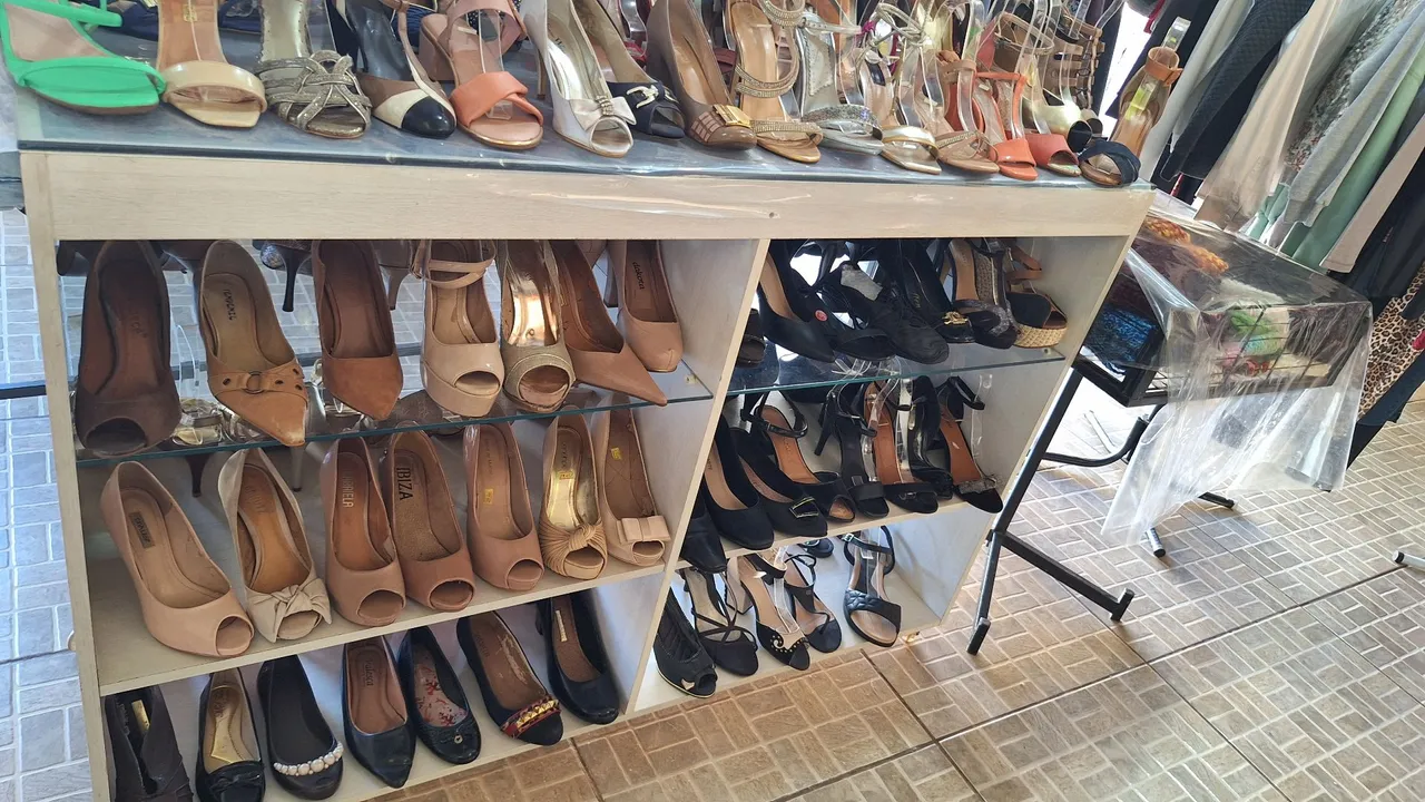 Expositor de sapatos para loja