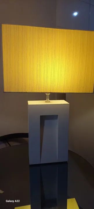 Luminária de mesa moderna