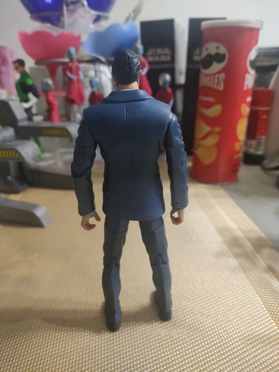 Boneco Clark Kent DC Super Heroes Superman Mattel DC Universe Classics - Foto 3