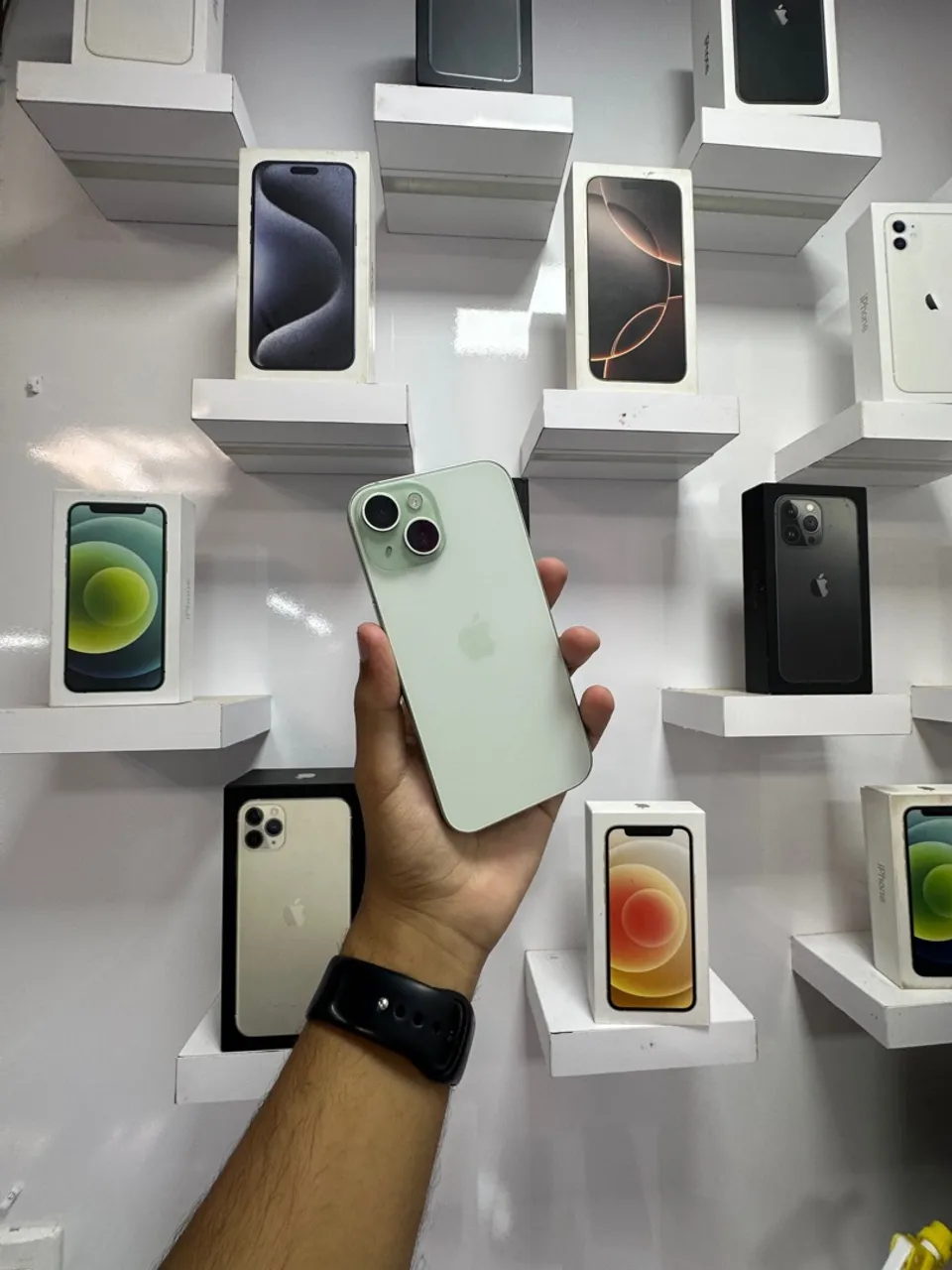 iPhone 15 128 - Verde - Seminovo