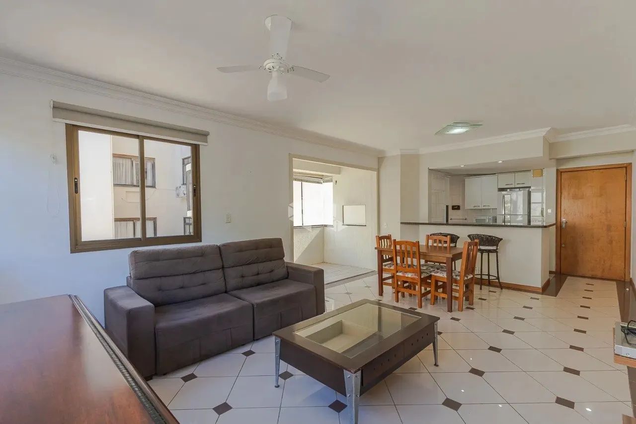 Apartamento 2 dormitórios, sendo 1 suíte, churrasqueira no melhor do Petrópolis.
