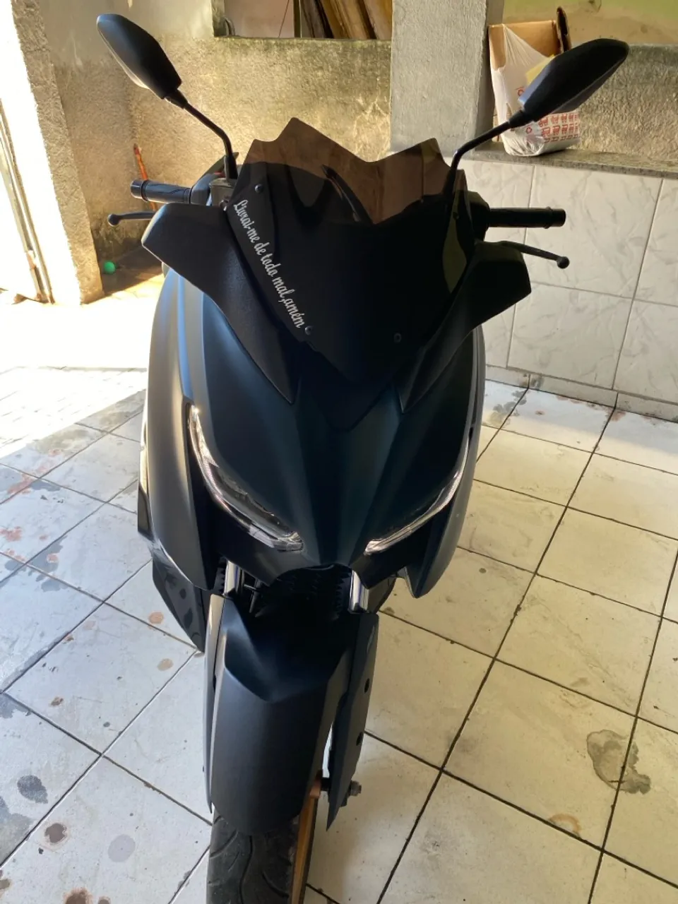 Xmax abs único dono, pneu traseiro novo . Moto de procedência .