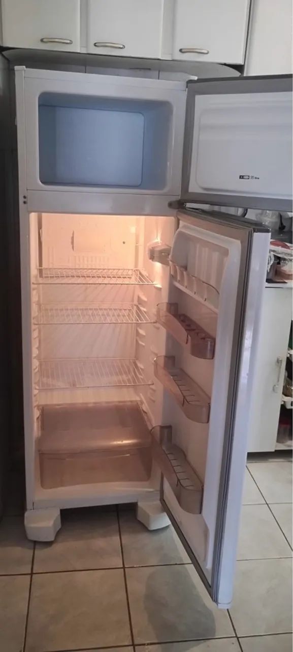 Refrigerador Esmaltec RCD34 Branca 276 litros 2 Portas - Foto 3