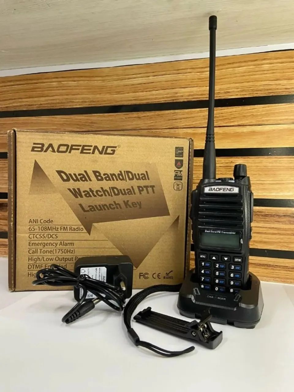 Rádio Comunicador Walkie Talkie Baofeng UV-82 Dual Band - Novo - Foto 4