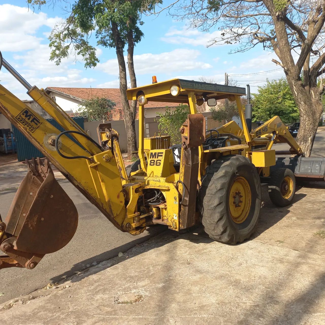 Retroescavadeira Massey Ferguson  - Foto 3