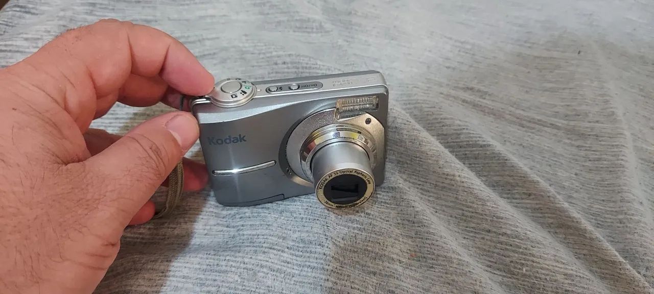Câmera Digital Kodak - 3x Zoom Óptico