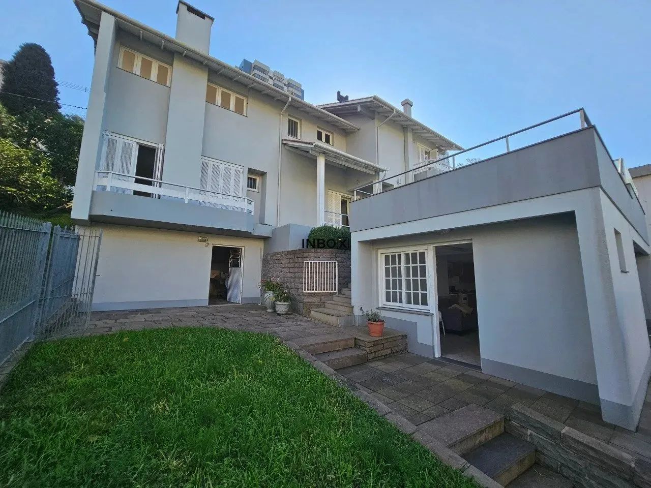 INBOX CIA IMOBILIÁRIA VENDE LINDA CASA COM 03 QUARTOS E 230, 94M² PRIVATIVOS NO BAIRRO BOR